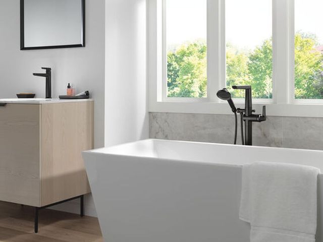 Delta Galeon® Matte Black Free-Standing Tub Filler-2