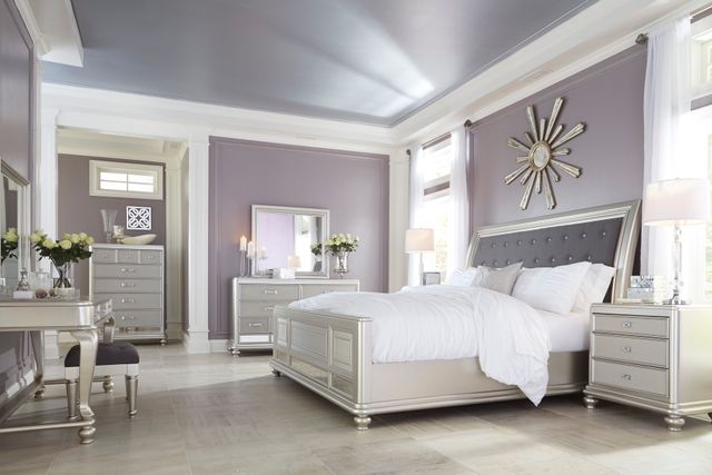 Signature Design by Ashley® Coralayne 2-Piece Gray Queen Upholstered Bed Set-3