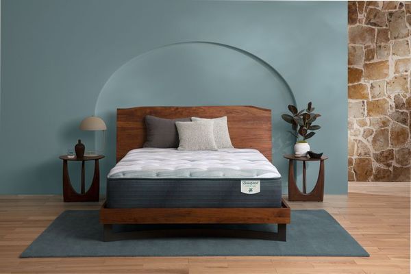 Beautyrest® Harmony Lux™ Anchor Island 13.5" Hybrid Plush Tight Top Queen Mattress