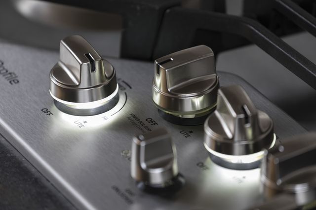 GE Profile™ 30" Stainless Steel Gas Cooktop-2