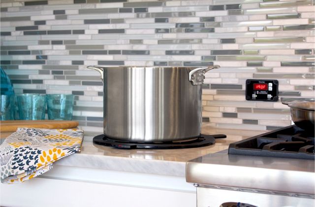 Viking® Professional 5 Series 18" Black Glass Undercounter Induction Warmer-3