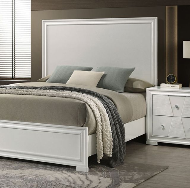 Furniture of America® Holsted 4-Piece White Queen Bedroom Set-1