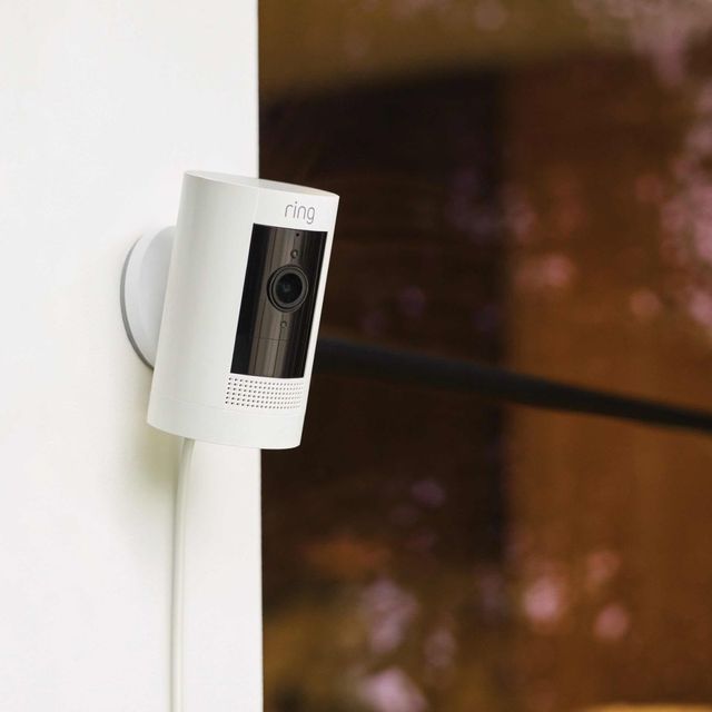 ring White Stick Up Camera Plug-In -2