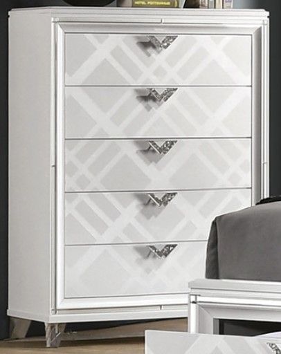 Furniture of America® Emmeline White Chest-0