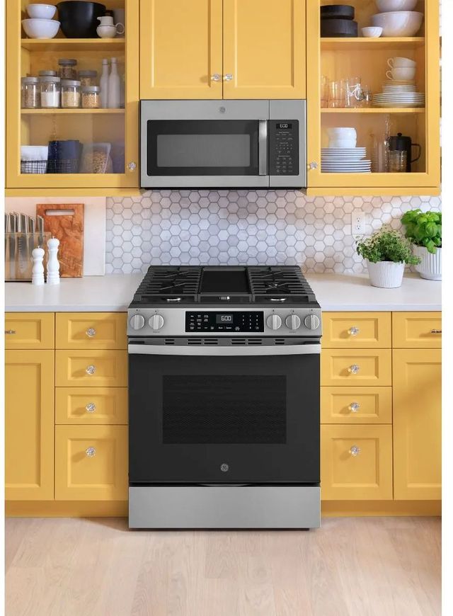 GE 600 Series 30 inch Fingerprint Resistant Stainless Steel Slide In Gas Range